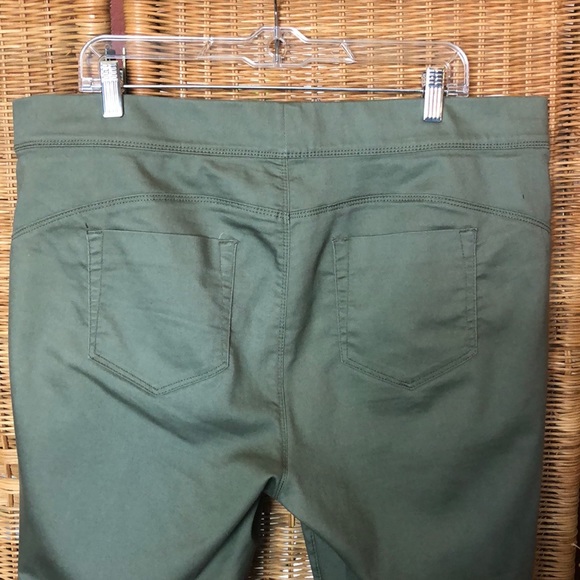 Denim - Elastic Waist Jeans